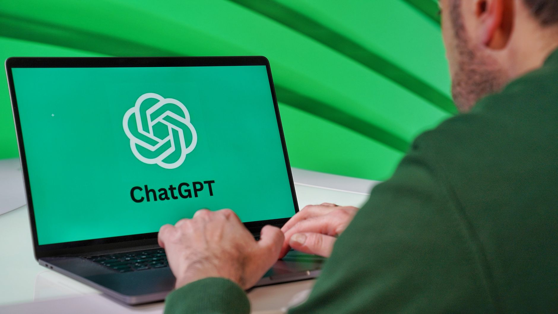 ChatGPT staje się kanałem reklamowym, czyli co się zmieniło w e-marketingu w sierpniu