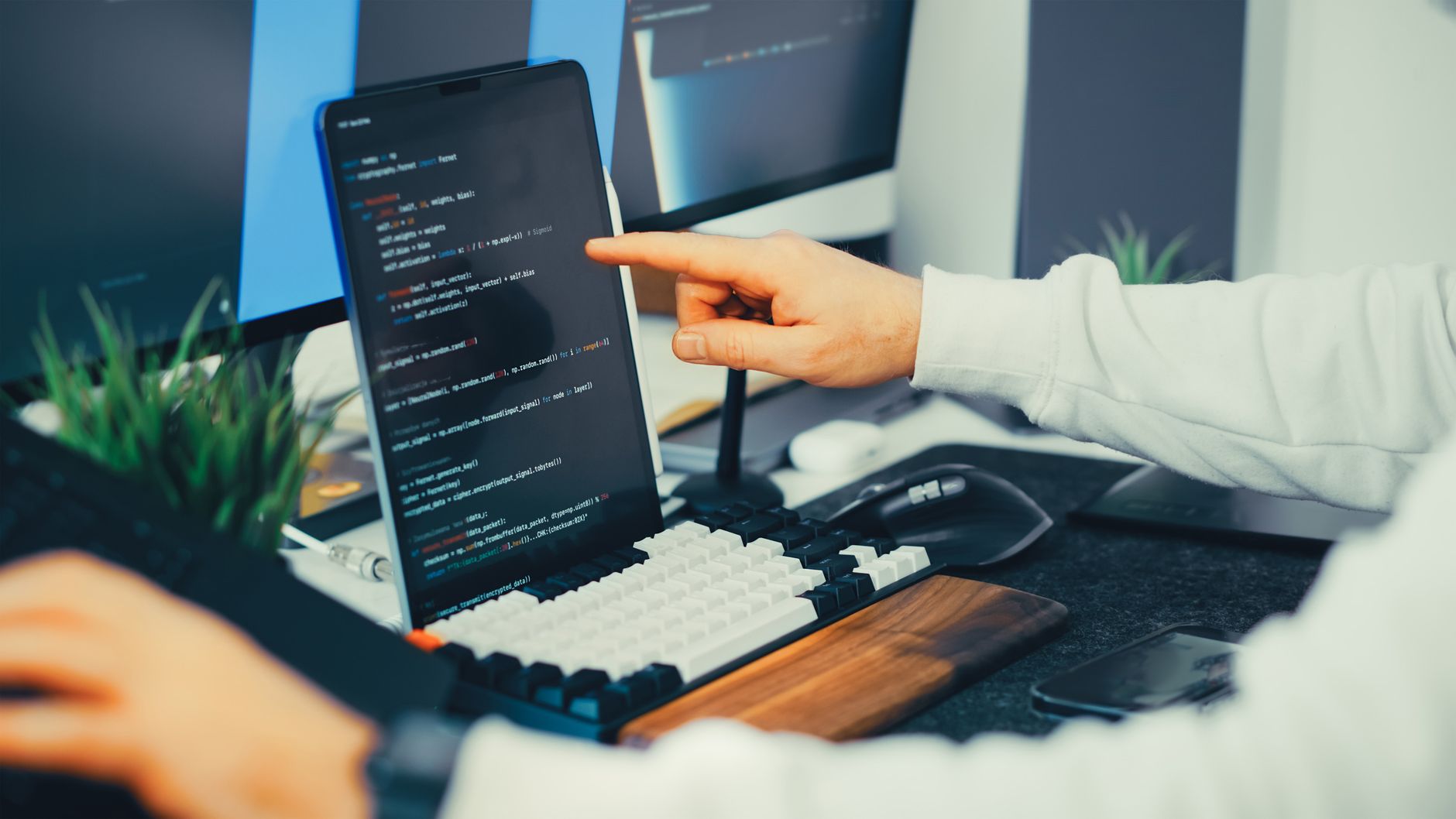 Ucieczka z SaaS do shadow IT. Jak polskie firmy budują sobie automatyzację bez programistów