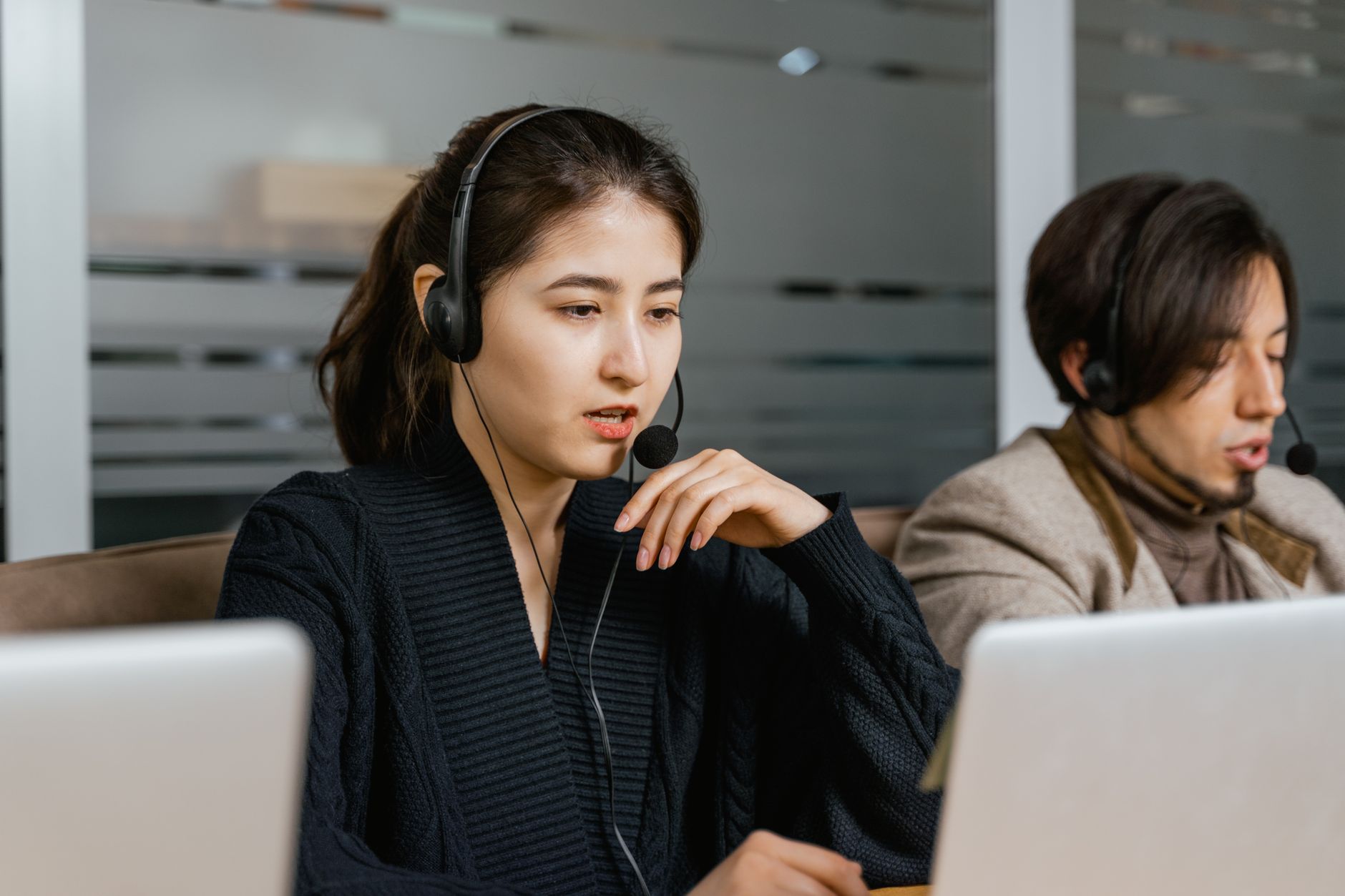 AI Agenci w Flow'ach: Jak Microsoft Power Automate i UiPath zmieniają automatyzację dla małych firm